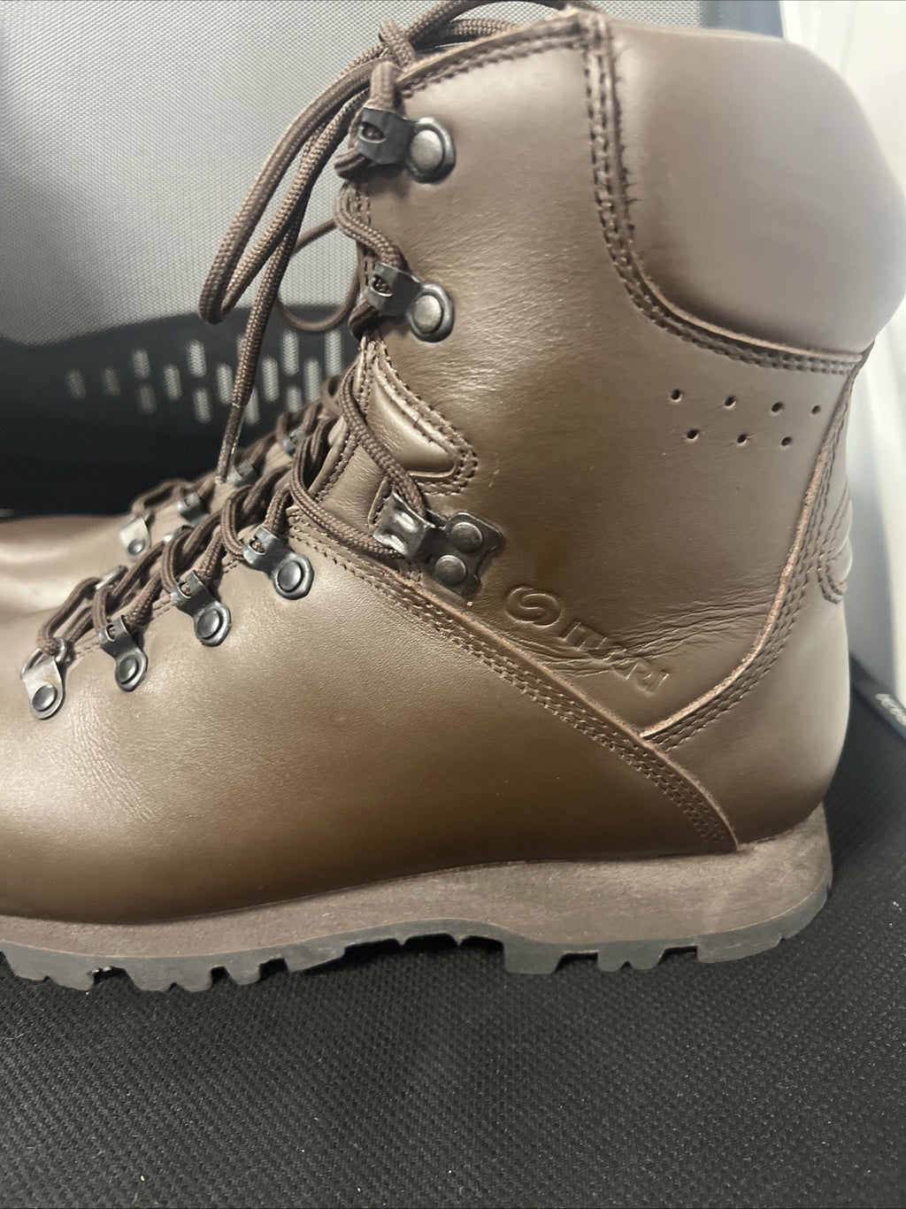 MENS  ITURRI PATROL BOOTS - 9 Medium , Brown Leather Combat, British Army Issue