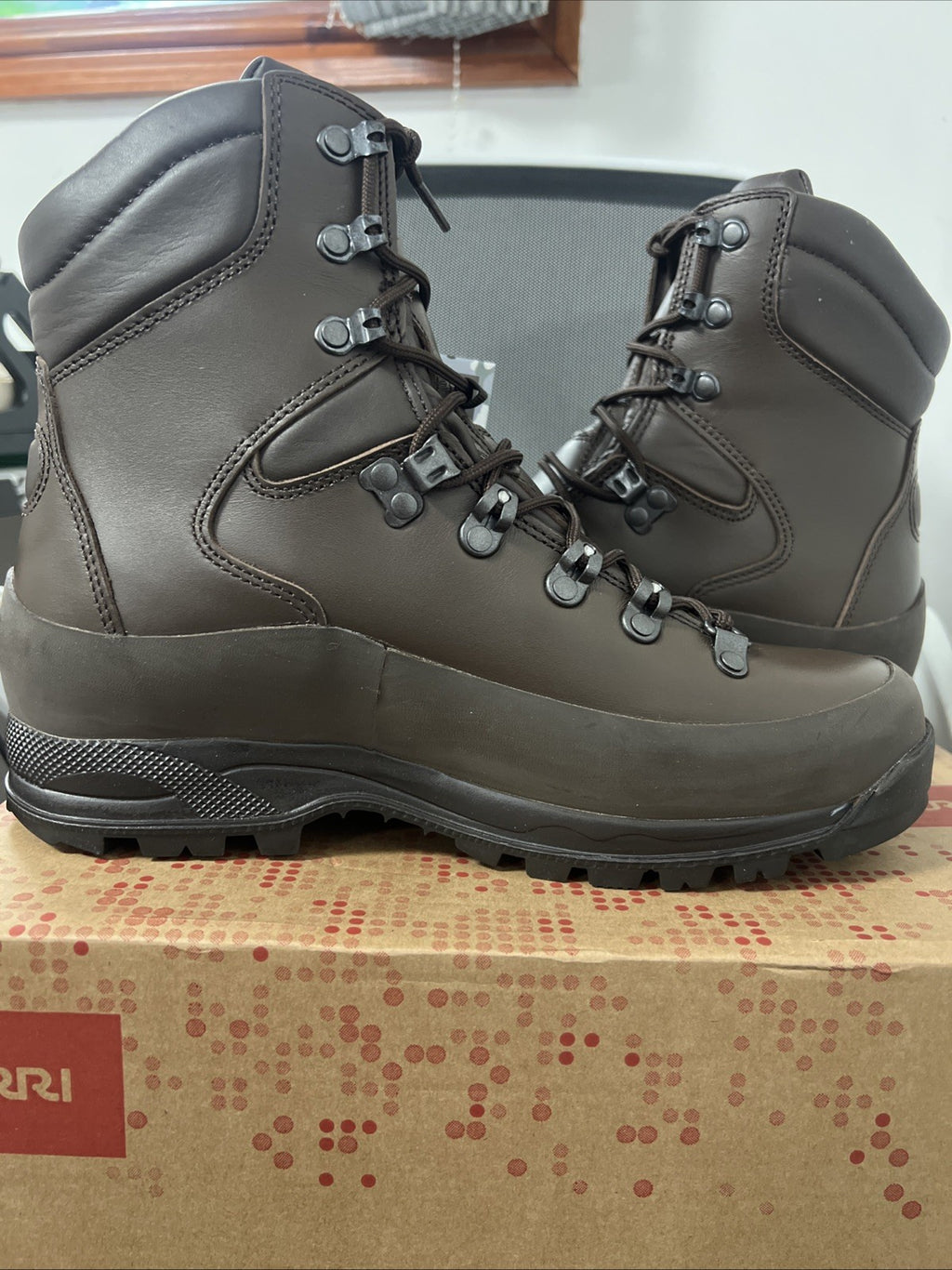 WOMENS ITURRI COLD WET WEATHER BOOTS  Goretex Brown British Army 7 M NEW