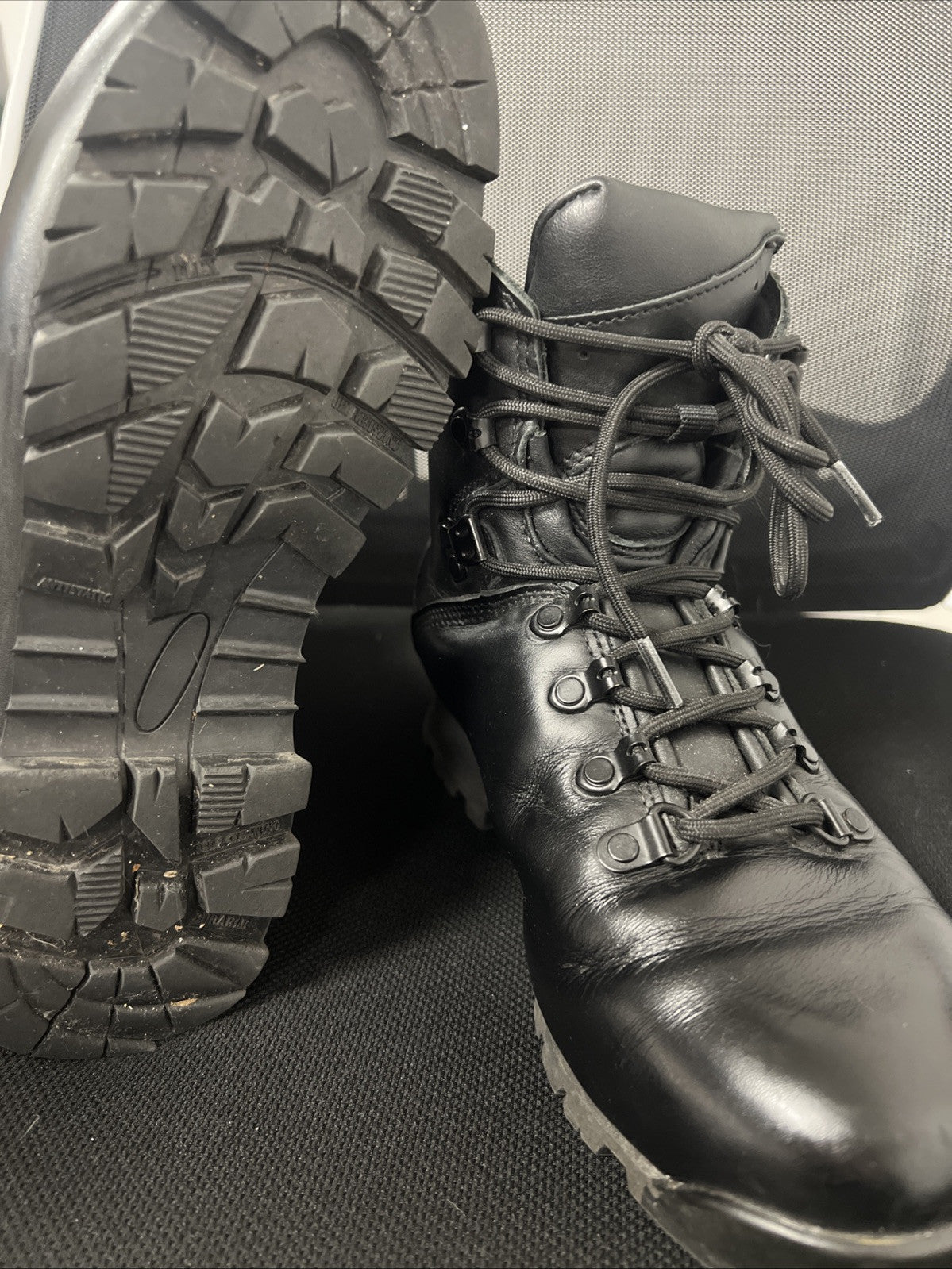 ITURRI WOMENS PATROL BOOTS SIZE 6M  BRITISH ARMY ISSUE