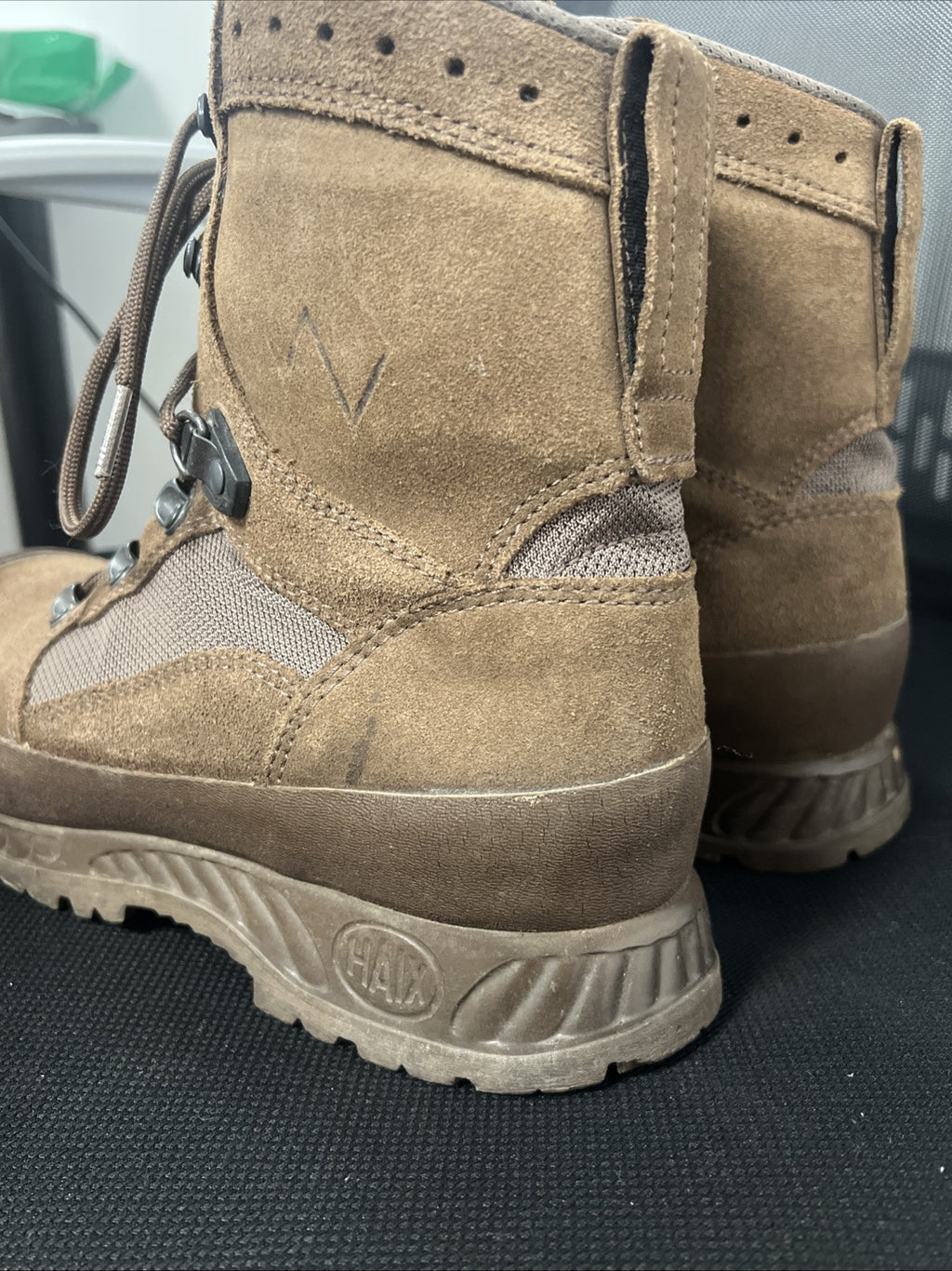 HAIX DESERT BOOTS -  Mens Size 7M Brown Suede Desert High Liability Combat