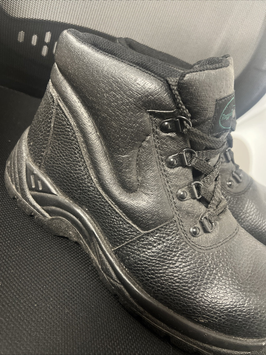 Rugged Terrain Size 7 Leather Safety Boot Steel Toe Cap RT514B
