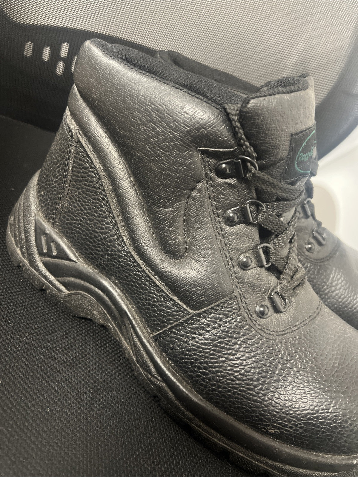 Rugged Terrain Size 7 Leather Safety Boot Steel Toe Cap RT514B
